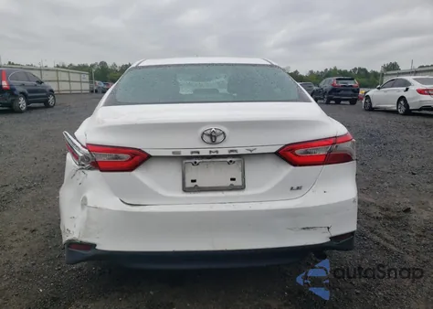 2018 Toyota Camry L z USA, uszkodzony, nr VIN 4T1B11HK2JU073832